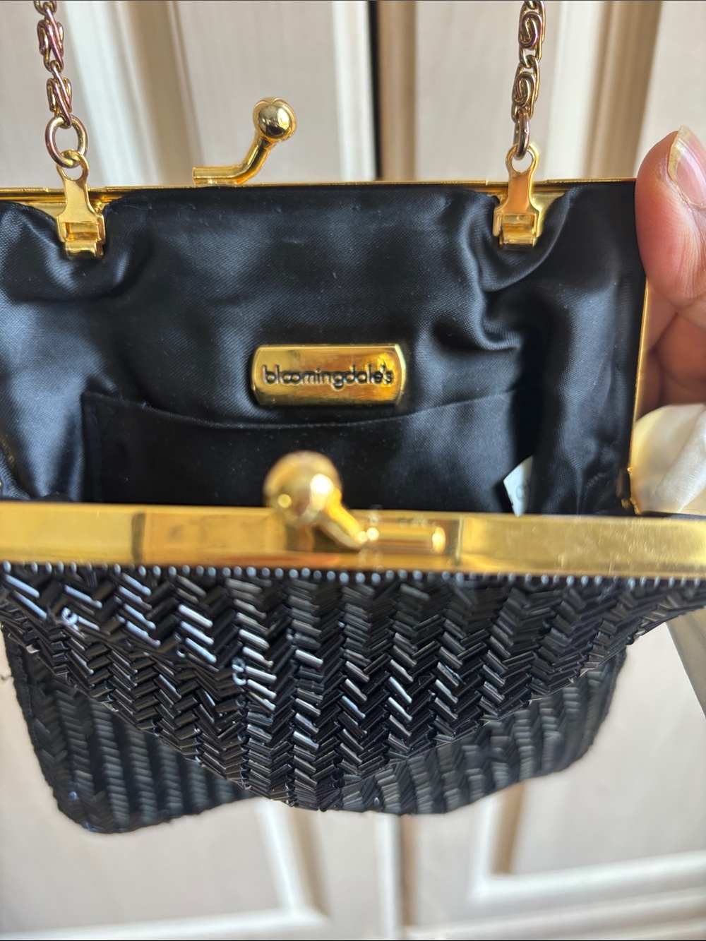 BloomingdalesBlack Chain-Strap Evening Bag kiss lock New - Picture 4 of 11